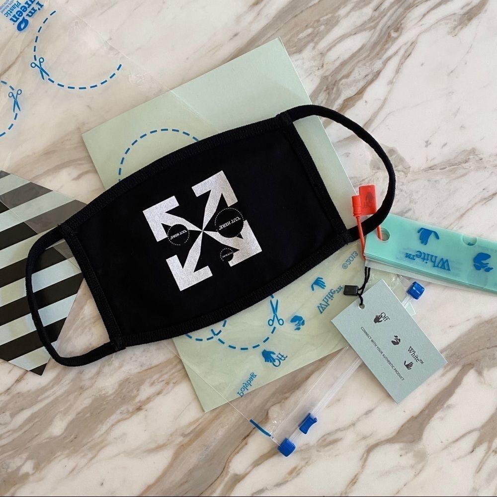 Off-White Arrows Motif “Cut Here” Black Unisex Face Mask NWT
